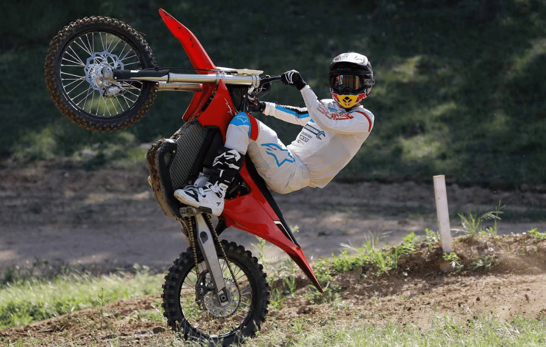 electric-dirt-bike-racing